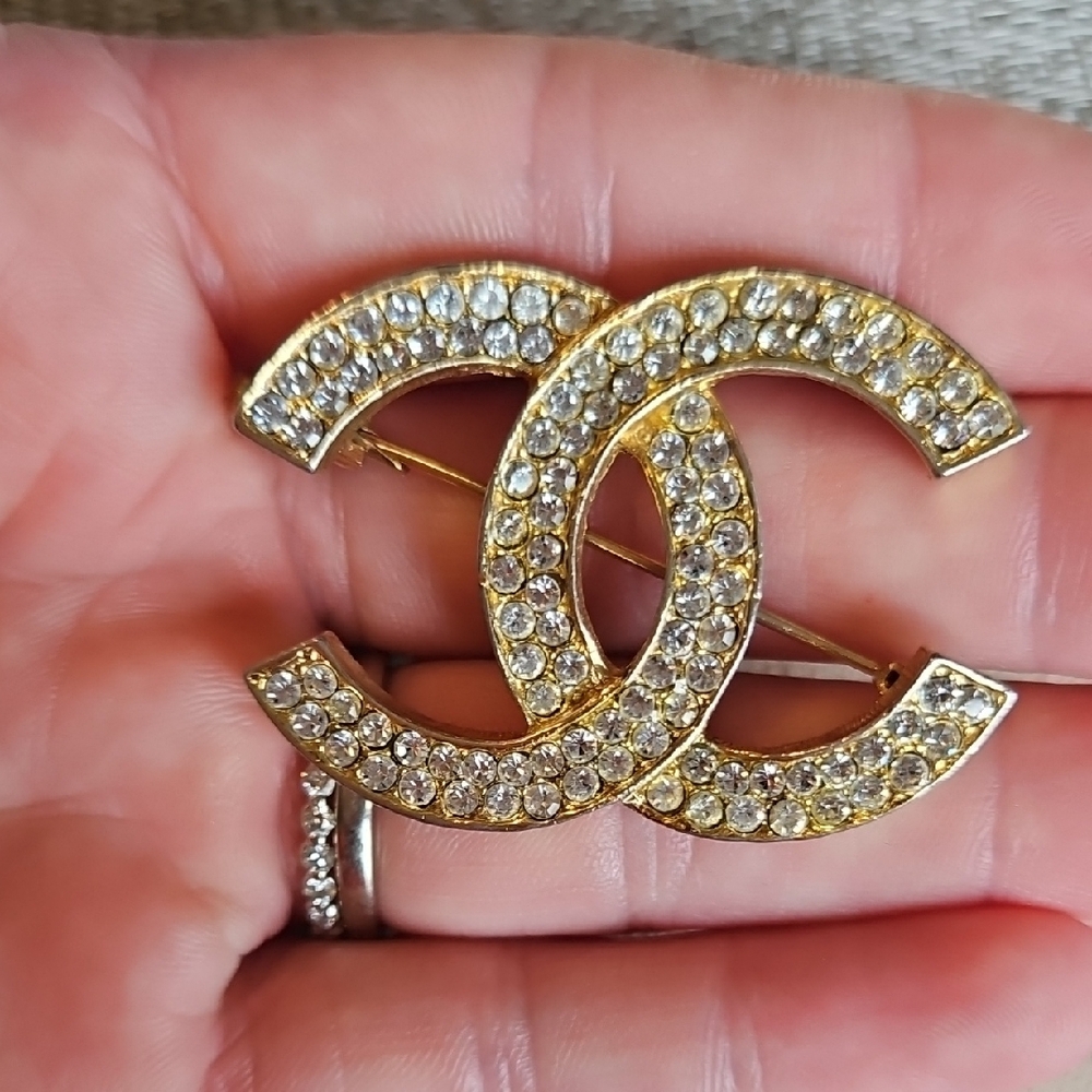 CHANEL Vintage 24k Gold Plated Crystal CC Logo Brooch - Picture 5 of 5